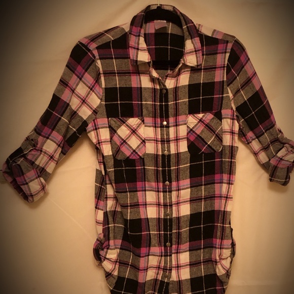 🎁✈️😊Two, Women’s Flannel, Button Front Shirt - Picture 2 of 13